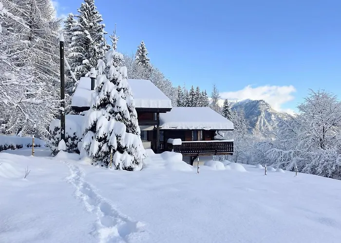 Warm With A Exterior In 莱马雷科特