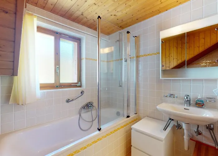 Warm With A Exterior In 莱马雷科特