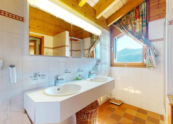 木屋 Warm With A Exterior In 莱马雷科特