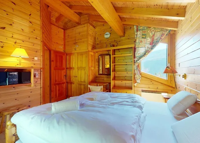 Warm With A Exterior In 木屋 莱马雷科特