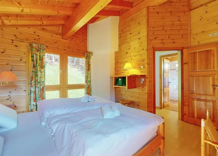 Warm With A Exterior In 莱马雷科特