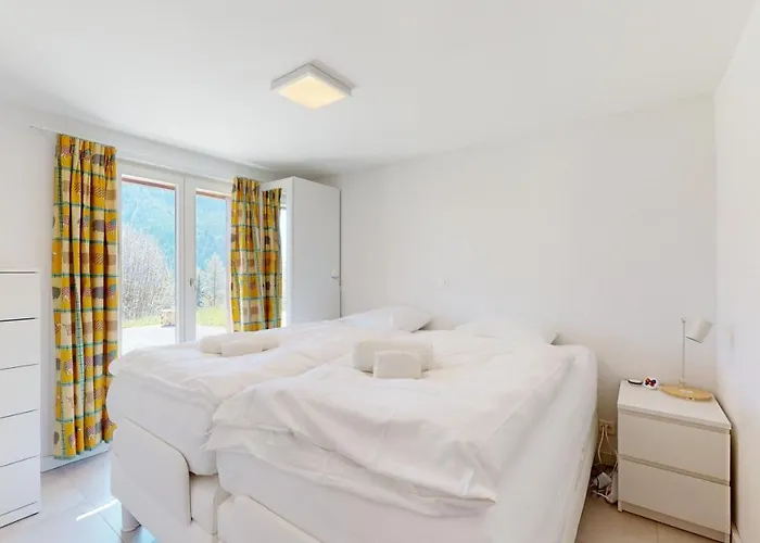 Warm With A Exterior In 莱马雷科特