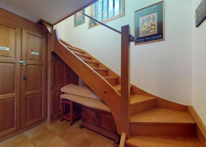 Warm With A Exterior In 莱马雷科特