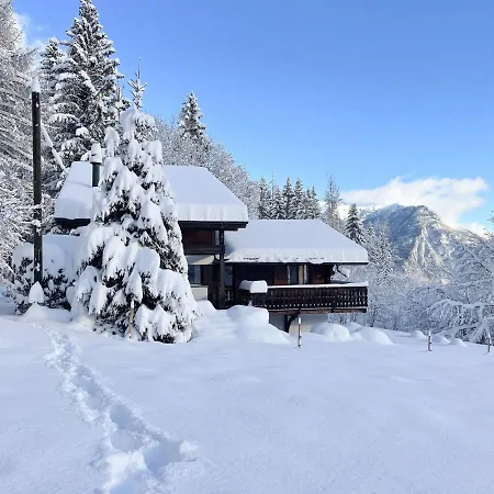 Warm With A Exterior In Les Marécottes