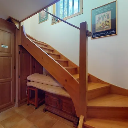 Warm With A Exterior In Ле-Марекот